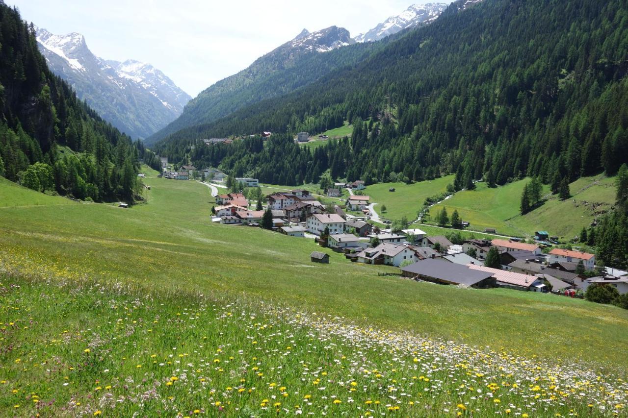 Ferienhaus Inge Sankt Leonhard im Pitztal Bagian luar foto